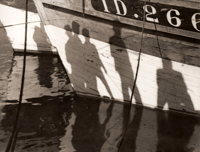 人影 [クロード・ヴィヴィエ, アサヒカメラ 1952年4月号より] パブリックドメイン画像 