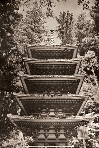 Pagoda (Murouji-temple) [Yoshio Watanabe,  from Asahi Camera April 1952]
