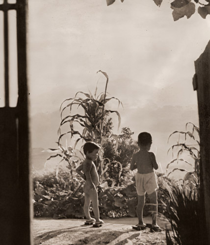 山間の朝 [長谷玄陽史, 1949年, アサヒカメラ 1951年1月号より] パブリックドメイン画像 