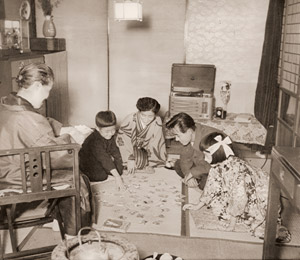 家族の写真 [明田耕太郎, アサヒカメラ 1951年1月号より]のサムネイル画像