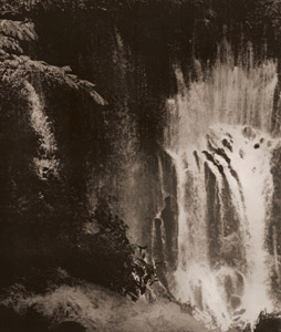 白糸滝 [鈴木淳司, アサヒカメラ 1951年1月号より]のサムネイル画像