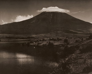笠雲 [皆吉邦彦, アサヒカメラ 1951年1月号より]のサムネイル画像