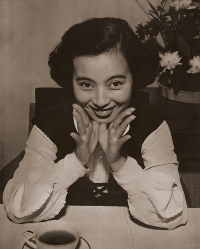 Eiko Yamada, A Movie Starlet [Senzo Yoshioka,  from Asahi Camera January 1951]