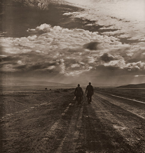 アフガニスタンへの道 [デビッド・ダグラス・ダンカン, 1946年, アサヒカメラ 1951年1月号より] パブリックドメイン画像 