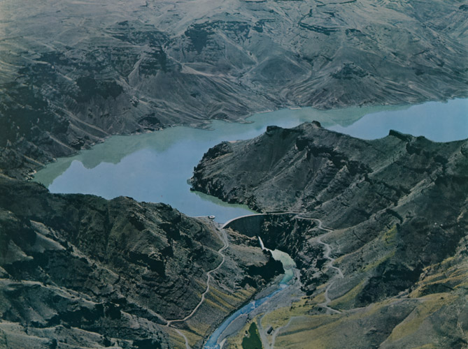 ダム [ホーレス・ブリストル, アサヒカメラ 1951年1月号より] パブリックドメイン画像 