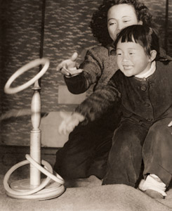 輪投げ [アサヒカメラ 1951年5月号より]のサムネイル画像