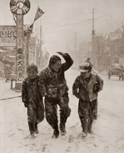 初雪の子供達 [斎田和夫, アサヒカメラ 1951年5月号より]のサムネイル画像