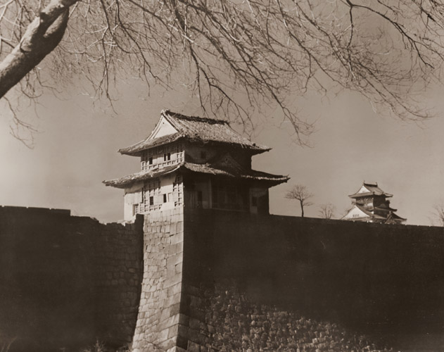 大阪城 [中藤敦, アサヒカメラ 1951年5月号より] パブリックドメイン画像 