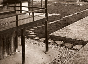 楽器の間御椽先 [渡辺義雄, アサヒカメラ 1951年5月号より]のサムネイル画像