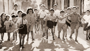 イタリアの子供たち [ダニエル･ベルンスタイン, アサヒカメラ 1955年3月号より]のサムネイル画像