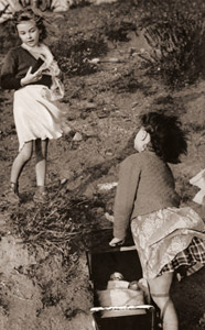 二人の女の子 [マルク・リブー, アサヒカメラ 1955年3月号より]のサムネイル画像