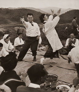 酒機嫌 [大西安一, アサヒカメラ 1955年3月号より]のサムネイル画像