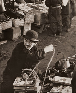 市の日 [松永夏教, アサヒカメラ 1955年3月号より]のサムネイル画像