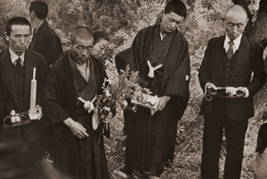 葬式 [佐藤久太郎, アサヒカメラ 1955年3月号より]のサムネイル画像