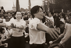 メーデーの若い人たち [黒田和夫, アサヒカメラ 1955年3月号より]のサムネイル画像