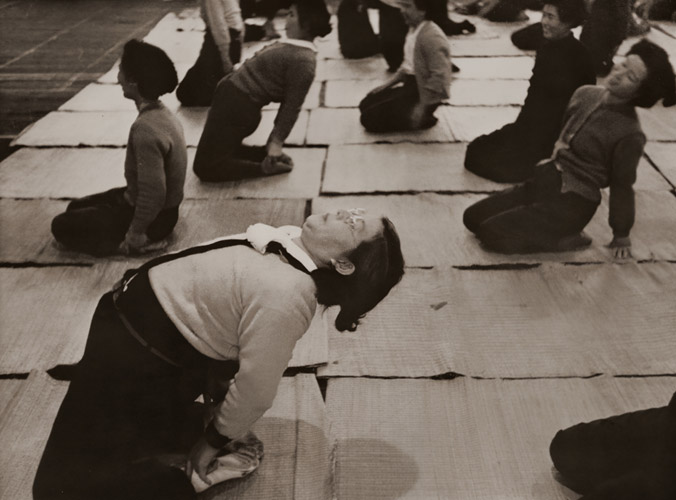Beauty Gymnastics [Senzo Yoshioka,  from Asahi Camera March 1955]