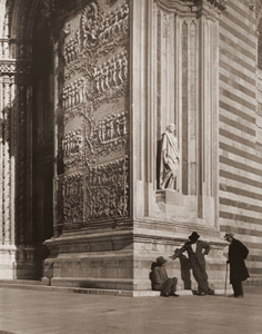 オルヴィエート大聖堂 [ヴォルフ・シュトラーヒェ, アサヒカメラ 1955年3月号より]のサムネイル画像
