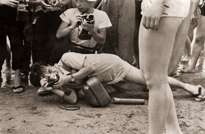 撮影会スナップ [遠藤光雄, 1953年, アサヒカメラ 1954年8月号より]のサムネイル画像