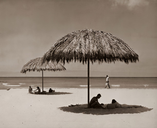 海辺スナップ [秦不二男, アサヒカメラ 1954年8月号より] パブリックドメイン画像 