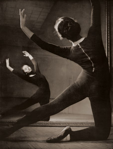 稽古 [マデンスキー, アサヒカメラ 1954年8月号より]のサムネイル画像