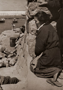 真昼の港（沖の島・母島港にて） [浜谷浩, アサヒカメラ 1954年8月号より]のサムネイル画像