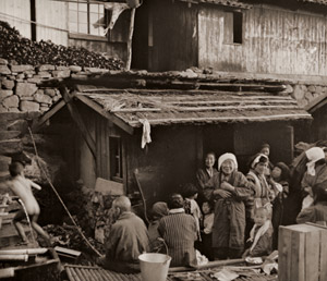 部落の共同風呂（沖の島・母島部落にて） [浜谷浩, アサヒカメラ 1954年8月号より]のサムネイル画像