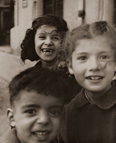 子供 [ザビーネ・ヴァイス, アサヒカメラ 1954年8月号より] パブリックドメイン画像 