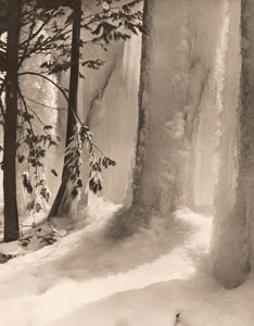 氷柱 [安田達郎, アサヒカメラ 1940年1月号より]のサムネイル画像