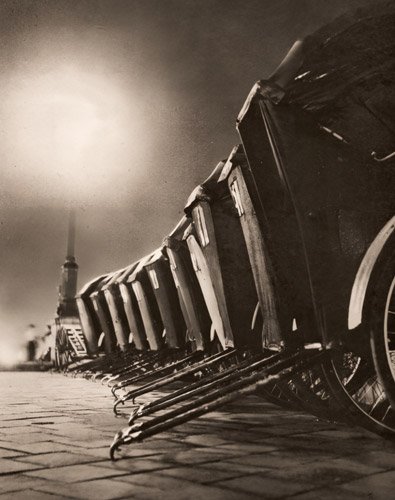 夜景 [岩崎希伊, アサヒカメラ 1940年1月号より] パブリックドメイン画像 