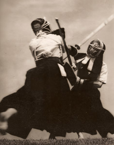 お胴ツ [岩田一雄, アサヒカメラ 1940年1月号より]のサムネイル画像