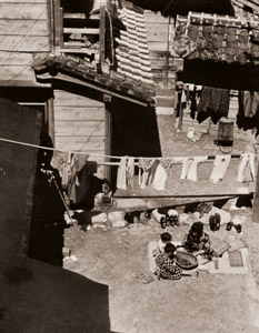 細民街 [近藤包夫, アサヒカメラ 1940年1月号より]のサムネイル画像