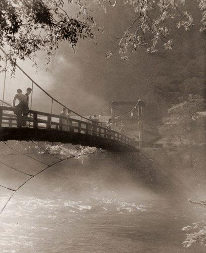 河童橋の朝 [伊藤達郎, アサヒカメラ 1940年1月号より] パブリックドメイン画像 