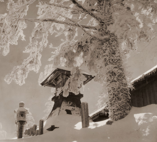 雪の朝 [小野進, アサヒカメラ 1940年1月号より] パブリックドメイン画像 