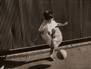 子供 [木村伊兵衛, アサヒカメラ 1933年8月号より]のサムネイル画像