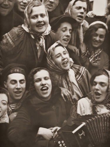 ソヴェートの民謡 [ソユーズ通信, アサヒカメラ 1933年8月号より] パブリックドメイン画像 