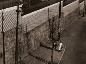 冬の陽ざし（東京御茶水附近） [村田亮一, ARS Camera 1937年2月号より]のサムネイル画像