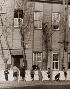 冬の子供達 [佐伯啓三郎, ARS Camera 1937年2月号より]のサムネイル画像