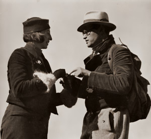 二人のハイカー（箱根大湧谷） [杉山正雄, ARS Camera 1937年2月号より]のサムネイル画像