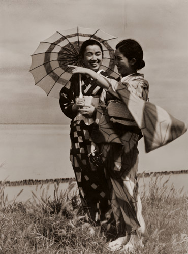 微笑 [石村はじめ, ARS Camera 1937年2月号より] パブリックドメイン画像 