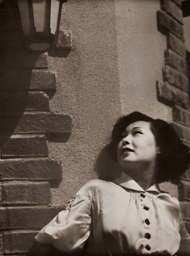 紅燈の女 [小林博, ARS Camera 1937年2月号より] パブリックドメイン画像 