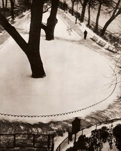 雪のヴェール・ギャラン公園  [ケルテース・アンドル, 1935年頃, ARS Camera 1937年2月号より]のサムネイル画像