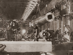 無題 （砲身を作る兵器工場） [アサヒカメラ 1941年10月号より]のサムネイル画像