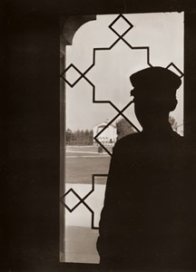 窓辺 [勢山嘉三郎, 写真サロン 1936年9月号より]のサムネイル画像
