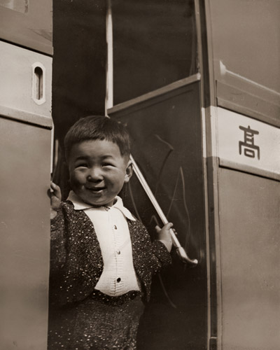 坊や [豊泉豊太郎, 写真サロン 1936年9月号より] パブリックドメイン画像 