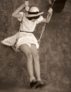 ぶらんこ [笹井明, 1936年, 写真サロン 1936年9月号より]のサムネイル画像