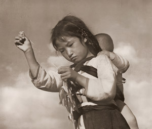 漁村の子 [内谷和靖, 写真サロン 1937年8月号より]のサムネイル画像