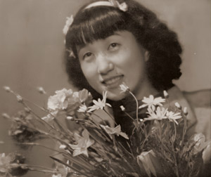 花束を通して [今井康道, 写真サロン 1937年8月号より]のサムネイル画像
