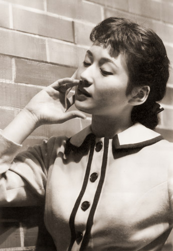 無題（女性ポートレート） [東郷青児, 写真サロン 1956年5月号より] パブリックドメイン画像 