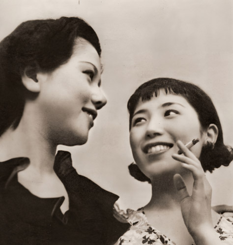 二人の女 [林湖邨, アサヒカメラ 1937年9月号より] パブリックドメイン画像 