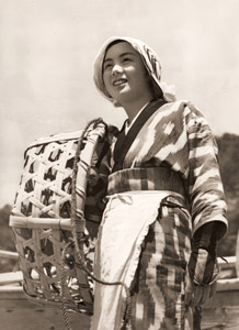 奥伊豆の娘 [臼井武, アサヒカメラ 1937年9月号より]のサムネイル画像